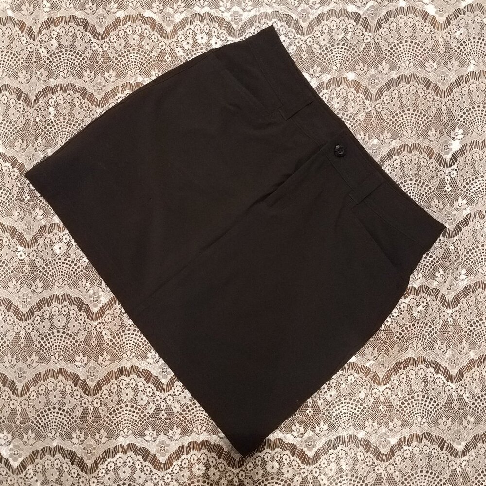 Eddie Bauer- Adventurer 2.0 Skort- Black SIZE 6